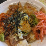 Matsuya - 牛焼きビビン丼590円に紅生姜＆七味で味変(2023.9.7)