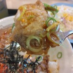 Matsuya - 牛焼ビビン丼並590円の一口目(2023.9.7)