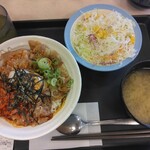 Matsuya - 牛焼ビビン丼590円、JAFクーポンで生野菜130円が無料(2023.9.7)