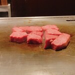 Teppanyaki Ten - 団体様のお肉が焼かれてる