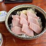 Osashimi Donya - まぐろ中トロ丼