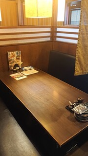 Tontombiushi - テーブル席（6名）