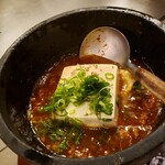 Hiroshima Teppan Sakaba Mame - 麻婆豆腐。
