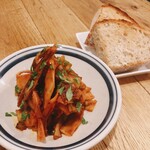 イル・プーモ - ごぼうのアラビアータと自家製パン