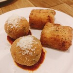 イル・プーモ - スップリ（米のコロッケ）とフリッタティーネ（パスタのコロッケ）