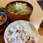 カフェ エロガッパ - 16穀米と豚汁