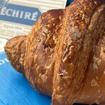 ÉCHIRÉ MAISON DU BEURRE - クロワッサン・エシレ 50%ブール食塩不使用 572円