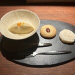 中國菜 奈良町 枸杞 - ホワイトチョコ　紹興酒のアイスクリーム　焼菓子
      生月餅