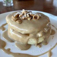 シルー - ハレクラニ沖縄オリジナル ふわふわスフレパンケーキ ヘーゼルナッツソース