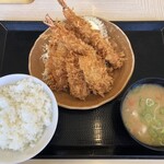 かつや - 全力飯。秋のフライ海鮮定食 890円(期間限定)