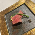 Hirovanna - 花韮　知多牛響　ランプ肉の炭火焼き
