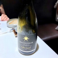 オマージュ - ✽ 貝といえばシャブリでしょうか。ビオディナミ（化学肥料や除草剤などを使わない）農法によるシャブリです。ボワッソヌーズ 2021 ジュリアン・ブロカール