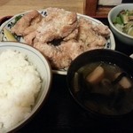 雛どり - 名物”一個多い”「鳥唐揚定食」（９００円）