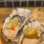横浜 酒槽 - 厚岸産 生牡蠣