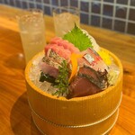 横浜 酒槽 - お通しのお刺身、柚子ハイボール