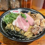 油そば専門店 GACHI - 油そば＋炙りチャーシュー。