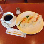 コーヒーハウス・シャノアール - ブレンドコーヒー300円+ポテトサンド230円