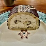 炭火焙煎珈琲・凛 - 栗のムースと皿の淡いマリアージュ