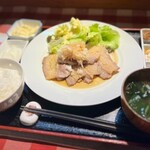 MAMMA - ◯ MANNMA定食¥1,100
            …主菜1品、前菜3種盛り、ご飯、お味噌汁、お新香、小鉢、デザート、コーヒーつき。