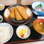 きらく - 聖地・松浦のアジフライ定食 880円、釣アジ刺身 +330円