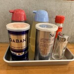 極濃湯麺 フタツメ - 【2023.9.19(火)】テーブルにある調味料