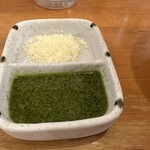 極濃湯麺 フタツメ - 【2023.9.19(火)】冷やしトマトもりタンメン（並盛・200g）1,050円のバジルと粉チーズ