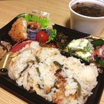 キッチンとまと畑 - 日替り弁当。お味噌汁が付いて400円♪