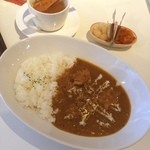 ポンム - チキンカレーを頂きました
 (*´ڡ`●)

甘口の中にピリリとスパイスが効いてます！