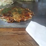 大蔵屋 - そば肉玉シングル（510円）　へらはナプキンに包まれています。