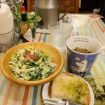 TORANOMON PASTA - ランチのスープとパン、サラダは＋100円