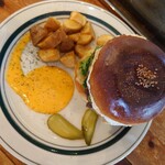 THE CORNER Hamburger & Saloon - 