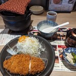 Tonkatsu Kagurazaka Sakura - こんな風に配膳