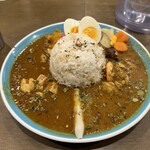 スパイスカレー Roche - チキンと魚介の二種盛りカレー（魚介の旨みが凄い！）