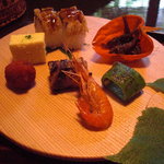 萬亀樓 - 玉子、鱧寿し、ごり佃煮、万願寺唐辛子、八幡巻、海老。