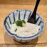 炭火焼鳥 きち蔵 - つきだしは自家製豆腐