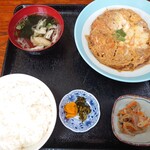 浜乃家 - カツとじ定食750円