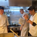 Japanese Soba Noodles 蔦 - タミさん湯切り Japanese Noodele Lab Q 平岡店主　※2023年9月19日は特別営業『Japanese Soba Noodles 蔦×中華蕎麦 とみ田×らぁ麺 飯田商店「友へ」』