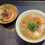 Japanese Soba Noodles 蔦 - 「友へ－ラーメン－」＆「殿へ－ご飯もの－」　※2023年9月19日は特別営業『Japanese Soba Noodles 蔦×中華蕎麦 とみ田×らぁ麺 飯田商店「友へ」』