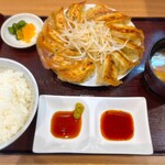 浜太郎餃子センター - タレはお好みで
私は酢醤油+辣油、酢醤油+柚子胡椒の2パターンで