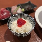 酒肴場 屯 - 海鮮丼¥500のご飯にはすじこ