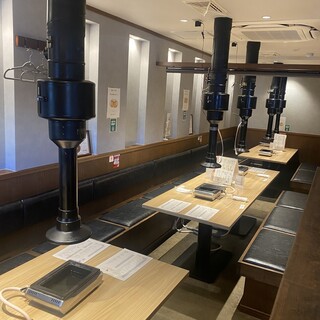 オシャレでゆったりした雰囲気の中、お食事をどうぞ。半個室あり