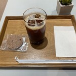 cafe bota - 料理写真:ブレンドコーヒー（アイス）・縁クッキー（チョコチップ）