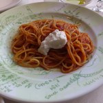KIHACHI ITALIAN - 【2013年08月】フレッシュトマトとバジルのトマトソーススパゲッティ　イタリア産リコッタチーズ掛け(提供時）。