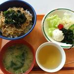 島根大学 - 料理写真:豚しゃぶ丼　\346，みそ汁　\26，野菜サラダ　\105　これで1060kcal！