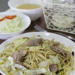 港町食堂 - アンチョビとキャベツ、ベーコンのペペロンチーニ