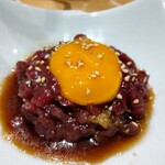 韓国家庭料理フルハウス - 胡麻油の風味の効いた桜ユッケ