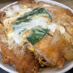 Gotou Shiyokudou - 『カツ丼(スープ･漬物付)』の豚カツ卵とじ