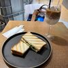 Am coffee stand - 暫く待つと注文したカフェラテとホットサンドの出来上がりです。