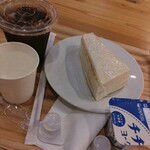 喫茶店 ピノキオ 飯野ビル店 - モーニング　ハムたまごサンド　アイスコーヒー、ヨーグルト付　全景