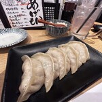 肉汁餃子と190円レモンサワー 難波のしんちゃん - 